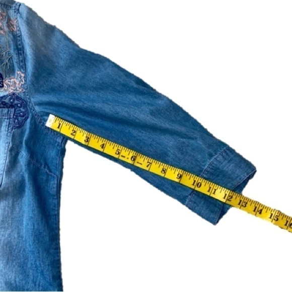 GLORIA VANDERBILT Chambray Shirt Butterfly Medley Embroidered Blue Women Size L - Picture 13 of 16